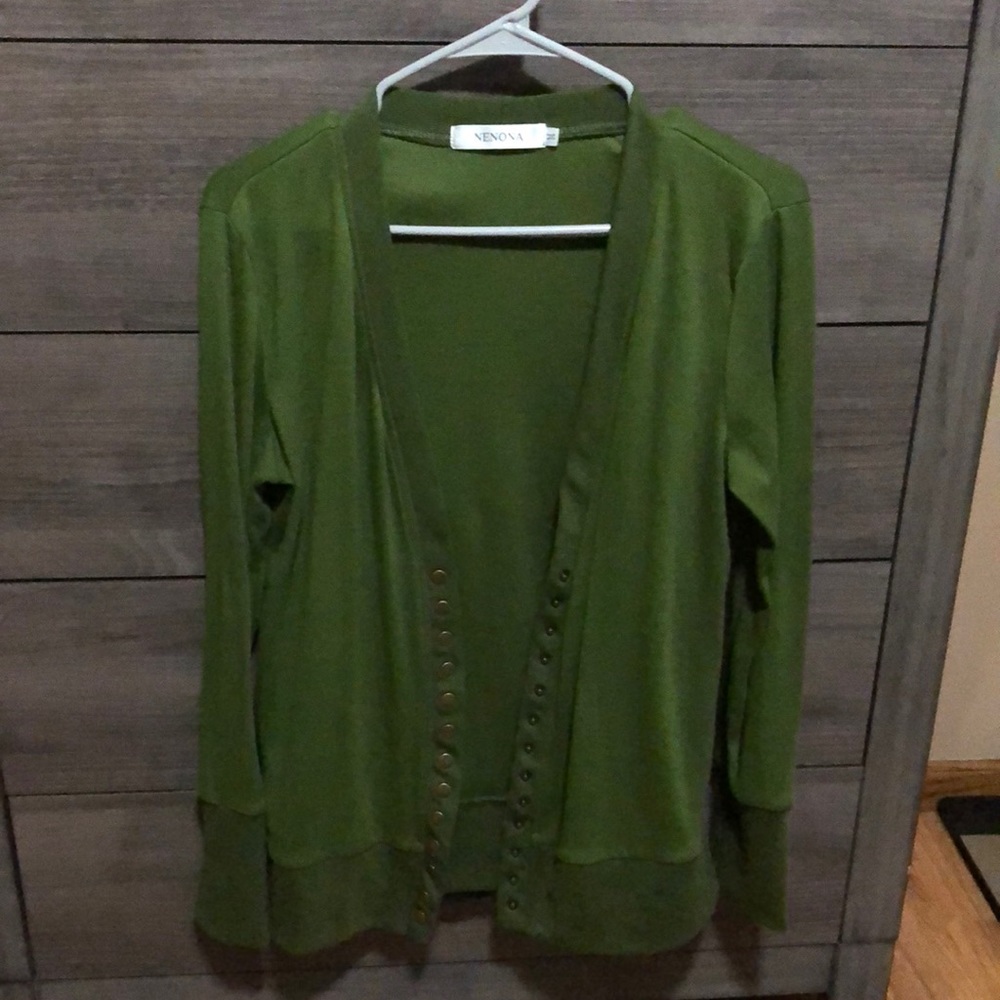 Cute green Cardigan!💚